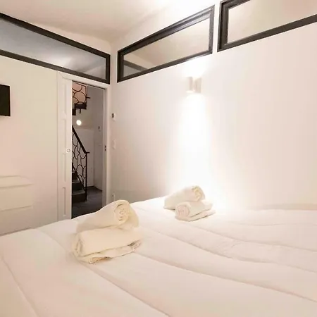 Charming Two Bedrooms With Jacuzzi In The Heart Of The Old Town Of شقة *