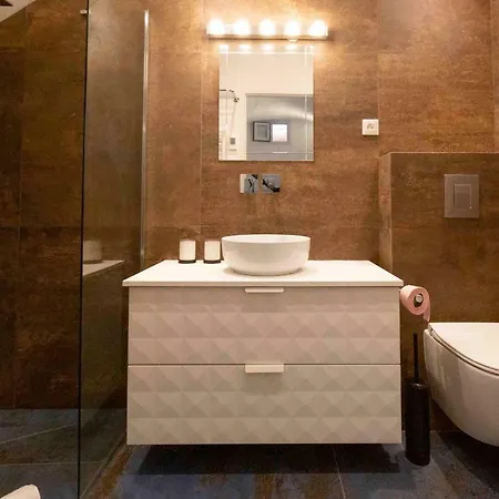 Charming Two Bedrooms With Jacuzzi In The Heart Of The Old Town Of *