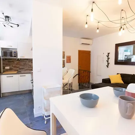 شقة Charming Two Bedrooms With Jacuzzi In The Heart Of The Old Town Of *