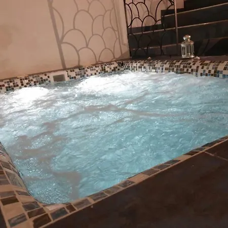 شقة Charming Two Bedrooms With Jacuzzi In The Heart Of The Old Town Of *