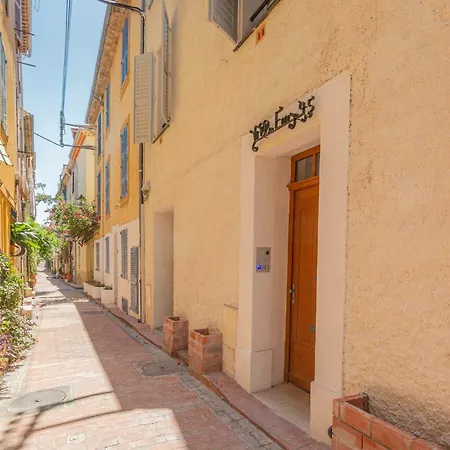 Charming Two Bedrooms With Jacuzzi In The Heart Of The Old Town Of