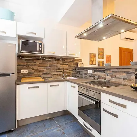 شقة Charming Two Bedrooms With Jacuzzi In The Heart Of The Old Town Of *