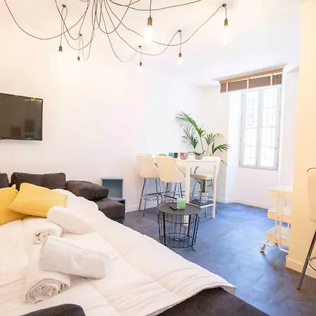 Charming Two Bedrooms With Jacuzzi In The Heart Of The Old Town Of أنتيب