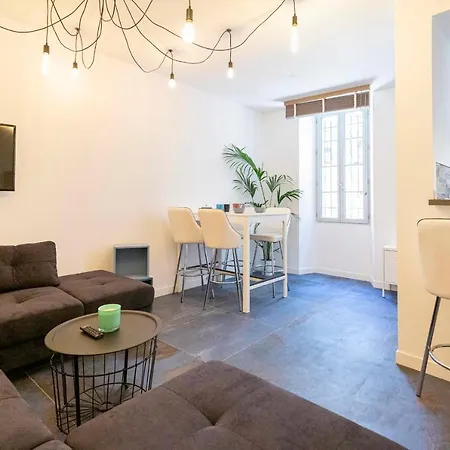 Charming Two Bedrooms With Jacuzzi In The Heart Of The Old Town Of شقة